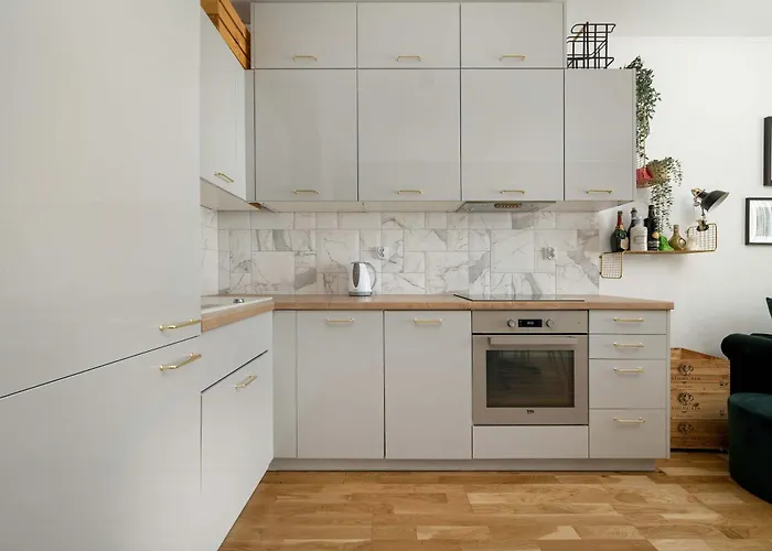 Apartman Spacious In With A Desk For Remote Work And A Balcony By Renters