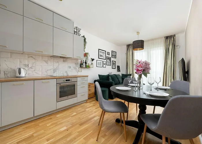 Spacious In With A Desk For Remote Work And A Balcony By Renters Apartman Wrocław