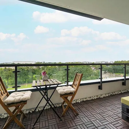 Spacious In Wroclaw With A Desk For Remote Work And A Balcony By Renters Apartament