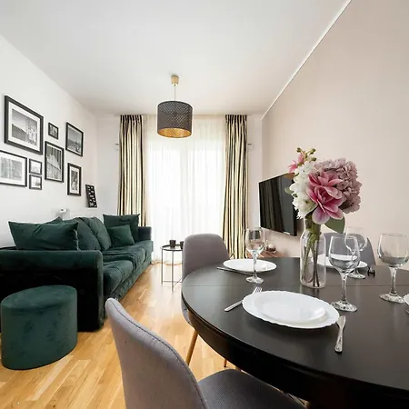 Spacious In Wroclaw With A Desk For Remote Work And A Balcony By Renters Apartament Wrocław