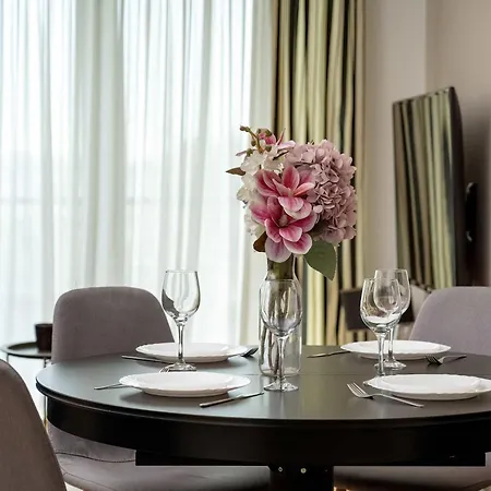 Apartament Spacious In Wroclaw With A Desk For Remote Work And A Balcony By Renters Wrocław