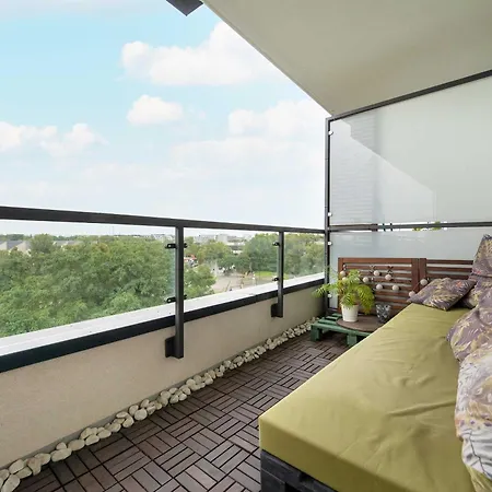Spacious In Wroclaw With A Desk For Remote Work And A Balcony By Renters Apartament *