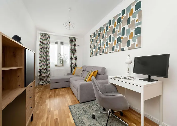 Spacious In Wroclaw With A Desk For Remote Work And A Balcony By Renters * Βρότσλαβ
