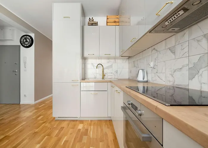 Spacious In Wroclaw With A Desk For Remote Work And A Balcony By Renters Διαμέρισμα Βρότσλαβ