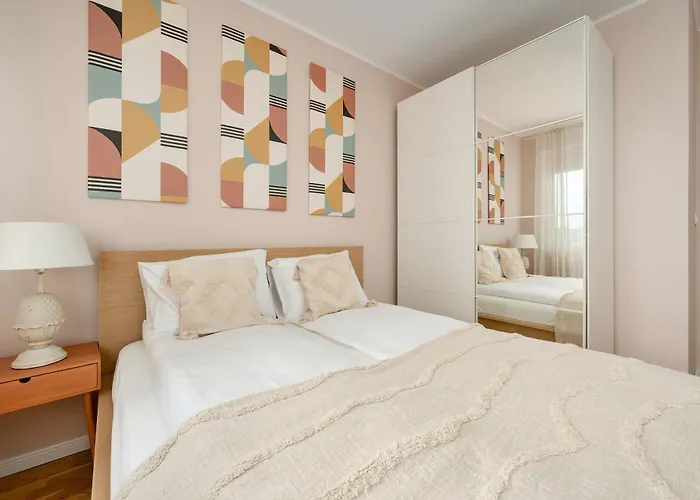 Spacious In Wroclaw With A Desk For Remote Work And A Balcony By Renters *