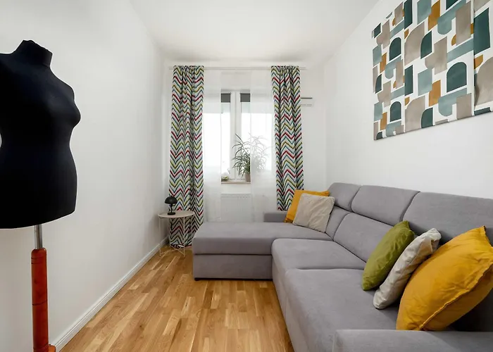 Διαμέρισμα Spacious In Wroclaw With A Desk For Remote Work And A Balcony By Renters *