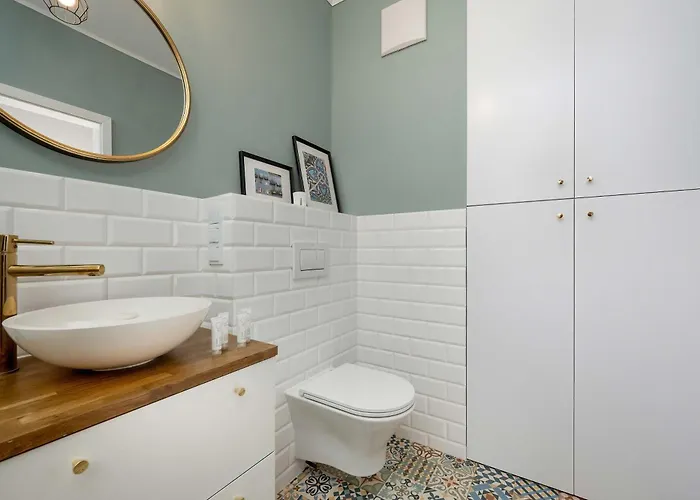 Spacious In Wroclaw With A Desk For Remote Work And A Balcony By Renters Βρότσλαβ